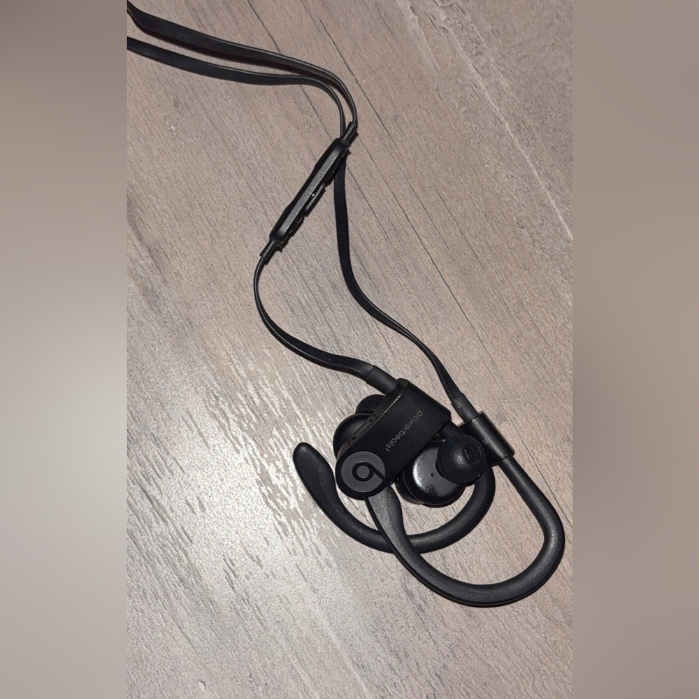 PowerBeats3 Black Earphones